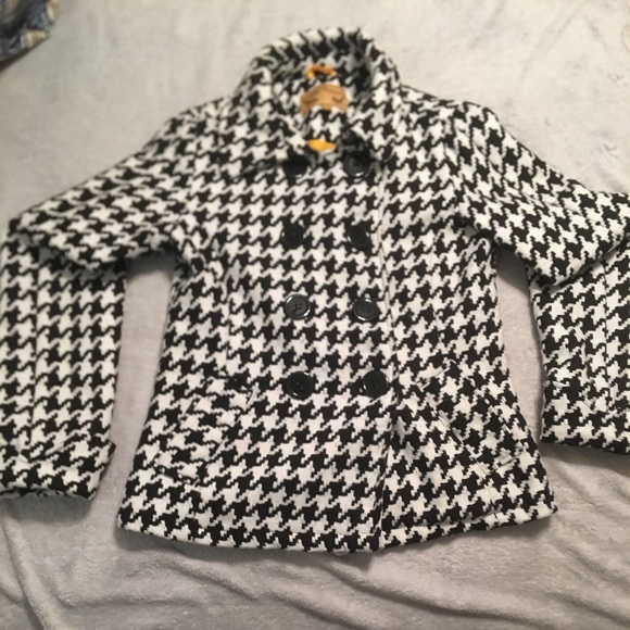 Women’s Houndstooth Peacoat - Picture 5 of 5